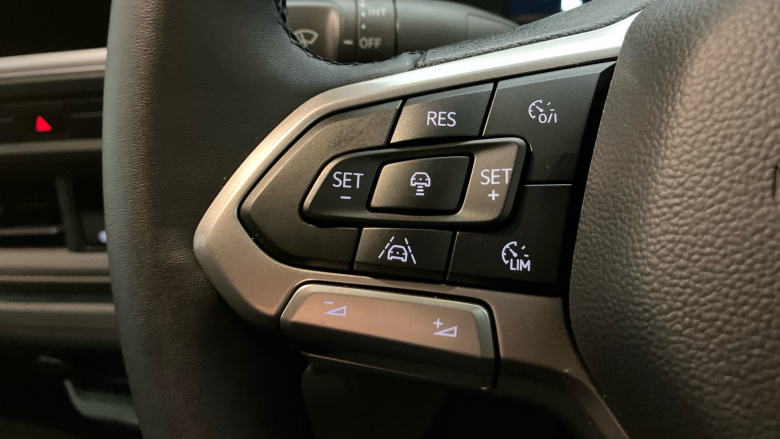 Volkswagen Transporter T32 Swb Electric 160kW 65kWh Commerce Pro Van Auto